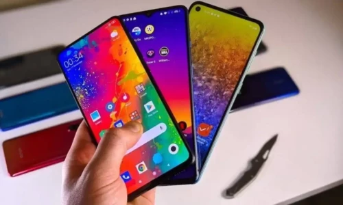 Trump threatens all smartphone makers with 25% tariffs