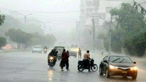 Dust-storms, thunderstorms & sporadic rain in Karachi