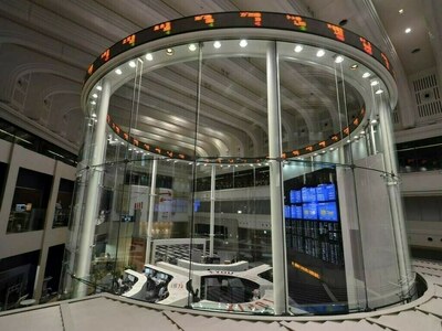 Nikkei rises for second day as trade fears ease