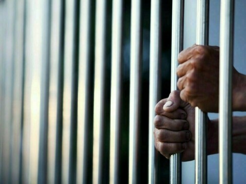 Dozens of inmates escape from Karachi&rsquo;s Malir jail after earthquakes, says official