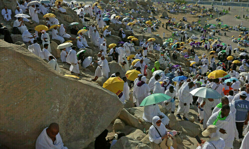 حج کا آج سے آغاز، 14 لاکھ سے زائد عازمینِ پہنچ گئے، گرم موسم سے نمٹنے کیلئے سخت اقدامات