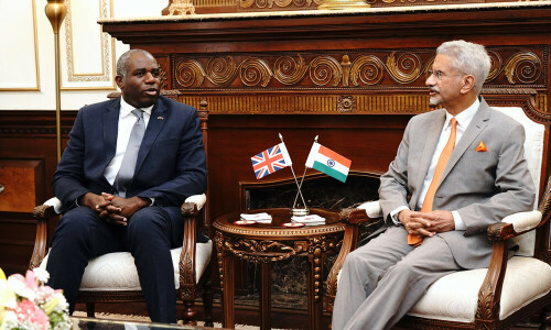 India hails trade deal in talks with visiting British FM