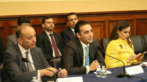 پاکستان کا اعلیٰ سطح کثیر الجماعتی وفد لندن پہنچ گیا