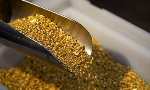 Gold falls on strong dollar; US-China talks take spotlight