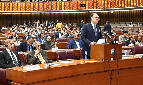 شرحِ نمو بڑھانے کیلئے پاکستان کی منصوبہ بندی کو مشکلات کا سامنا ہے، تجزیہ کار