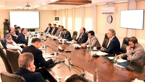 تیل کی قیمتوں کی نگرانی کیلئے قائم کمیٹی کا اجلاس،وافر ذخائر پر اظہار اطمینان