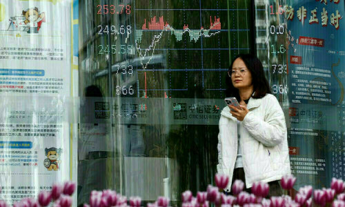 Stocks slip, oil jumps as Trump calls for Tehran evacuation