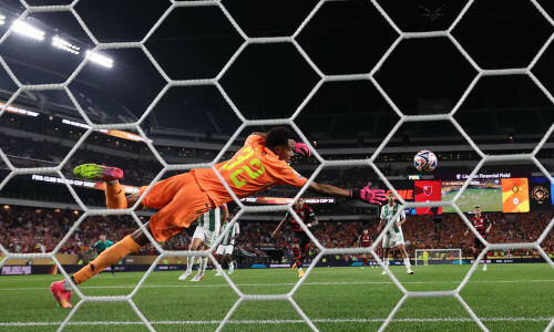 Dominant Flamengo beat Esperance 2-0 at Club World Cup