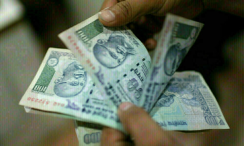 Indian bond yields little changed as focus remains on oil moves