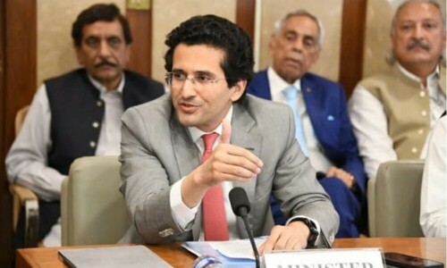 پاکستان کا روسی تیل و گیس کمپنی کے ساتھ توانائی تعاون کو مضبوط بنانے کا عزم