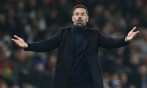 Manager Van Nistelrooy leaves relegated Leicester