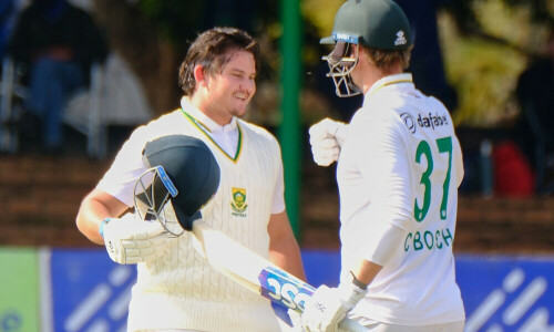 South Africa reach 418-9 vs Zimbabwe as teenager Pretorius bags debut ton