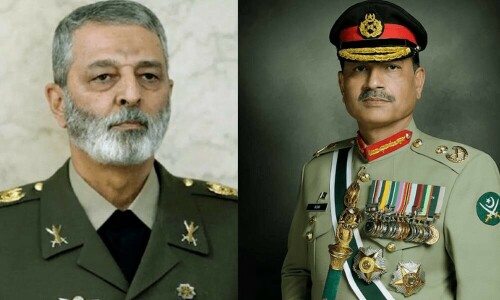 ایران کے فوجی سربراہ کی آرمی چیف سے گفتگو، پاکستان کی حمایت پر اظہارِ تشکر