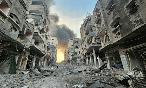 Israel steps up Gaza bombardment ahead of White House talks on ceasefire