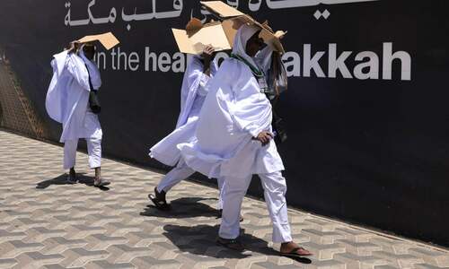 Saudi hosts urge pilgrims to stay indoors during Day of Arafat