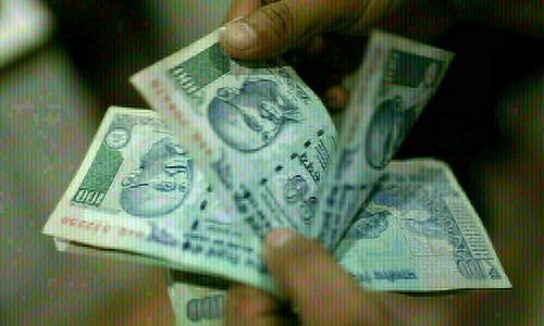India bonds up tracking US Treasuries; traders stay guarded