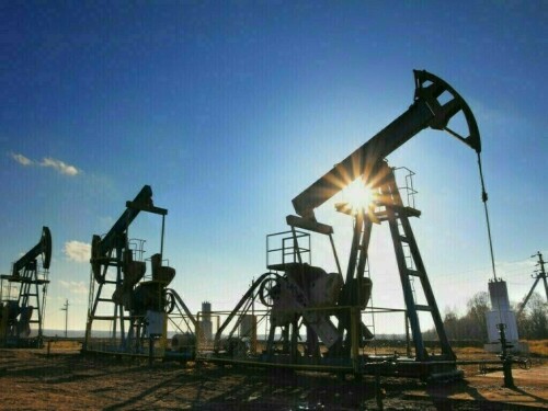 اوپیک پلس کی ممکنہ سپلائی میں اضافے کی توقعات، خام تیل کی قیمتوں میں معمولی ردوبدل