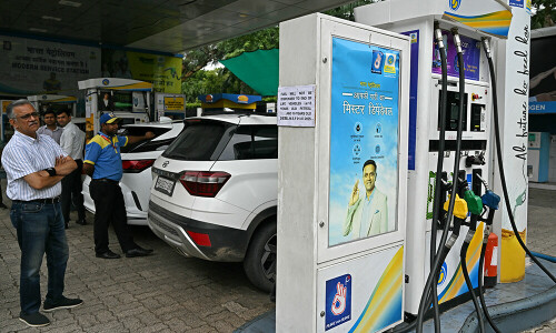 New Delhi says fuel ban on old vehicles not feasible