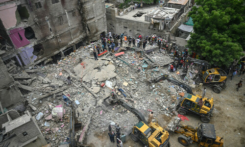 At least 8 dead after building collapses in Karachi&rsquo;s Lyari area