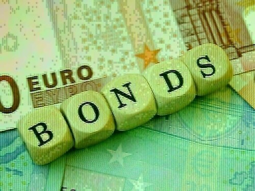Euro zone bond yields tick higher as focus shifts to US tariff deadline