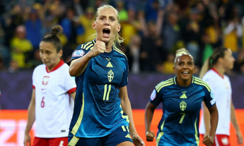 Swedes take to the air to book Euro 2025 knockout spot