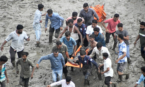 Ten dead after bridge collapses in India&rsquo;s Gujarat, NDTV reports