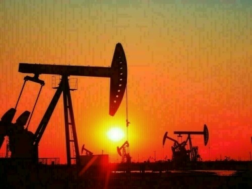 ٹرمپ کے نئے ٹیرف اقدامات سے طلب میں غیر یقینی، تیل کی قیمتیں گر گئیں