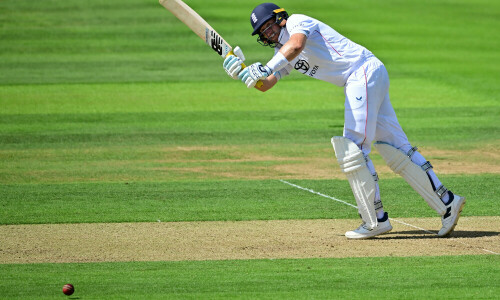 Root leads England revival after Reddy&rsquo;s double strike for India