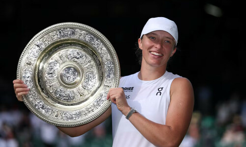 Unforgiving Swiatek crushes Anisimova 6-0 6-0 to win maiden Wimbledon crown