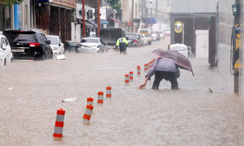 South Korea lashed by heavy rain, one dead and more than 100 evacuated