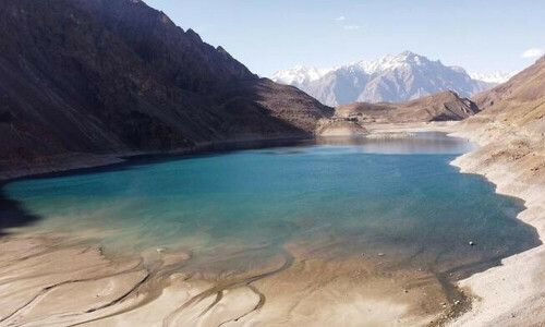 Pakistan bans new hotel construction around tourist lakes