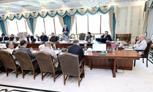 بیوروکریسی عالمی معیار سے ہم آہنگ نہیں، وزیرِ اعظم