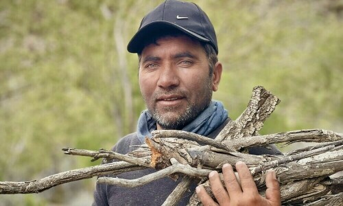 کے ٹو پر برفانی تودہ گرنے سے مقامی کوہ پیما جاں بحق، لاش اسکردو منتقل