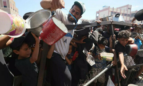 غزہ میں اسرائیلی فائرنگ سے امداد کے منتظر 93 فلسطینی شہید