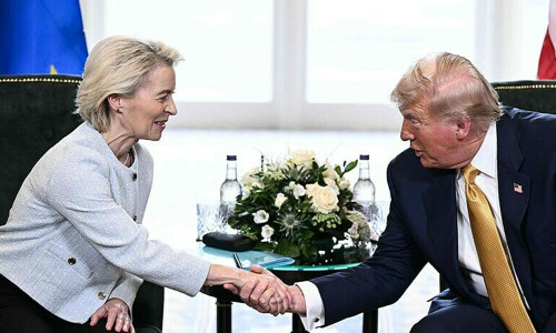 Trump, EU chief strike trade deal in transatlantic standoff
