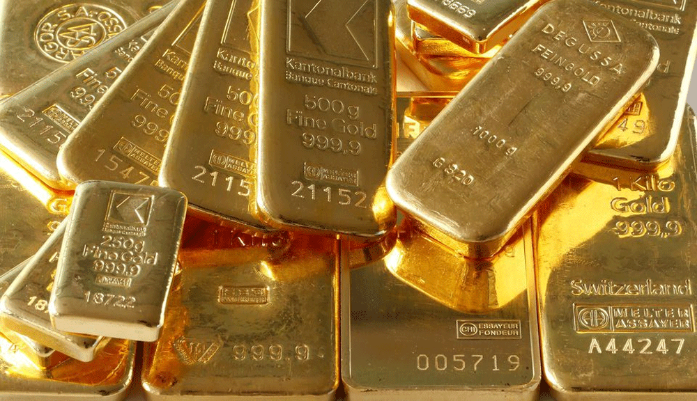 Gold hovers near 3-week low as trade war fears ebb, dollar firms
