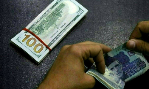 ڈالر کی خرید و فروخت کے خلاف کریک ڈاؤن سے روپیہ مزید بہتر