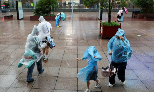 Shanghai grapples with twin threats of tropical cyclone, tsunami Shanghai grapples with twin threats of tropical cyclone, tsunami
