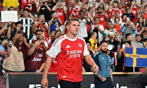 Gyokeres plays down Henry comparisons after taking Arsenal number 14 shirt