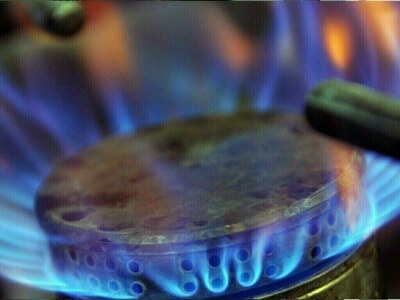 US natgas prices ease amid strong production, soft demand