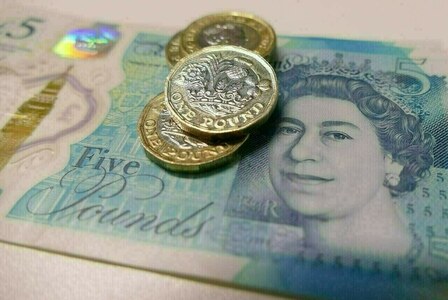 Sterling slips as weak growth data fuels rate cut expectations