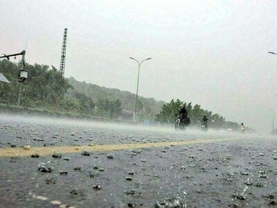 Heavy rain batters Lahore, causes urban flooding & casualties