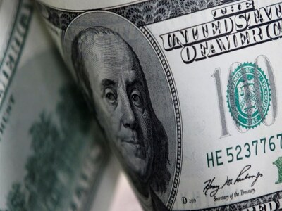 Dollar gains, Pound weakens against euro