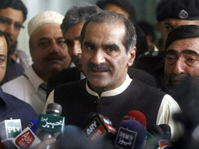PM, Saad Rafique discuss political situation