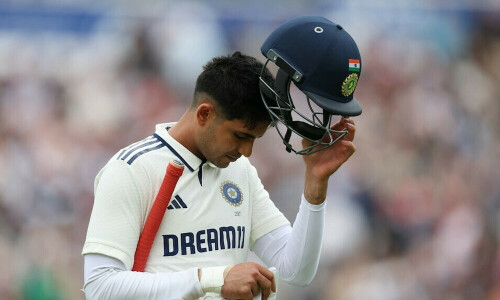 England in driving seat as India reach 204-6