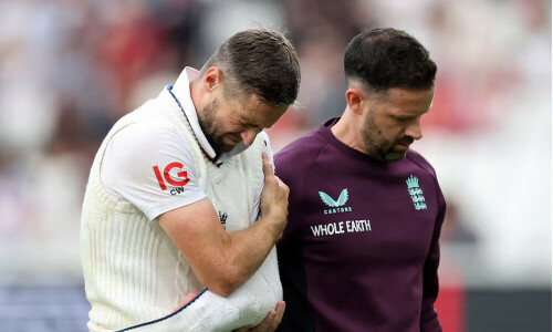 England&rsquo;s Woakes out of final Test v India with shoulder injury