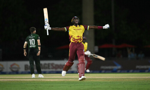 Last-ball hero Holder lifts West Indies over Pakistan in T20