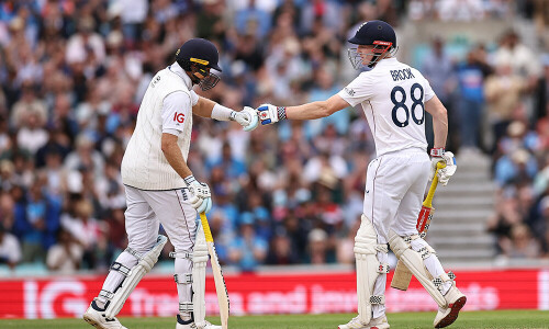 Oval downpour leaves England-India series on knife edge