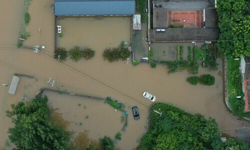 Beijing on top alert for heavy rain, tells residents to avoid going out