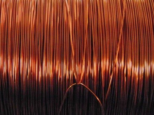 London copper gains as weaker dollar lends support